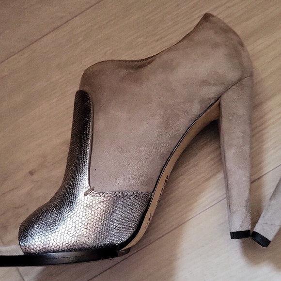 Elegant Beige High Heel Women's Shoes - Picture 9 of 10